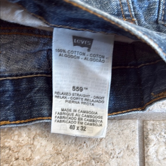 Signature by Levi Strauss Relaxed Blue Jeans with Lived-In Look - Picture 3 of 5